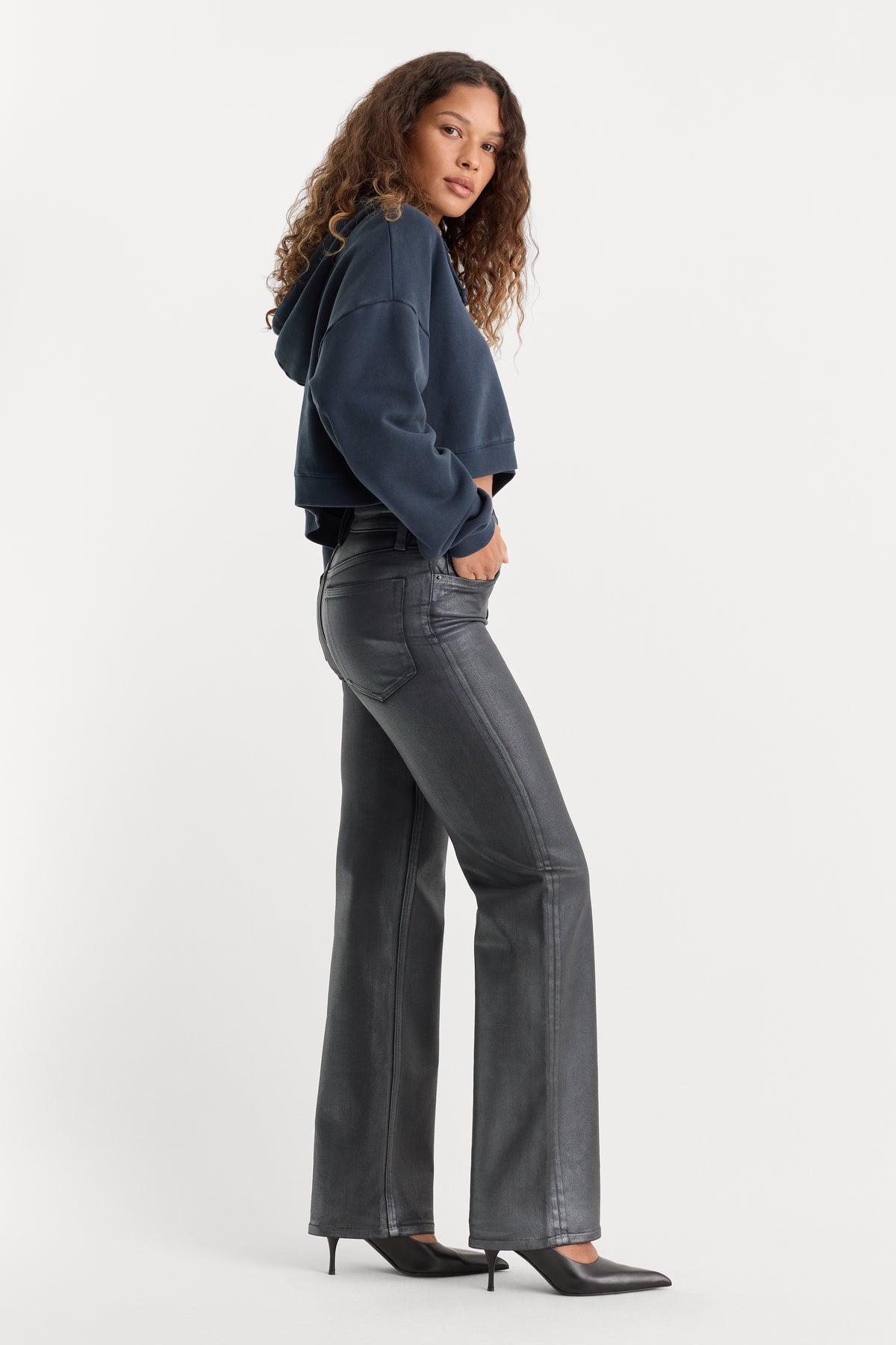 COATED GOOD TRUE STRAIGHT JEANS | RUNE-2 | GOOD AMERICAN | MODEL
