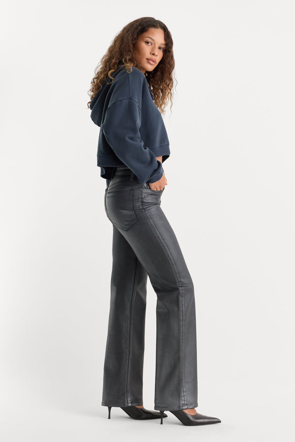 COATED GOOD TRUE STRAIGHT JEANS | RUNE-2 | GOOD AMERICAN | MODEL