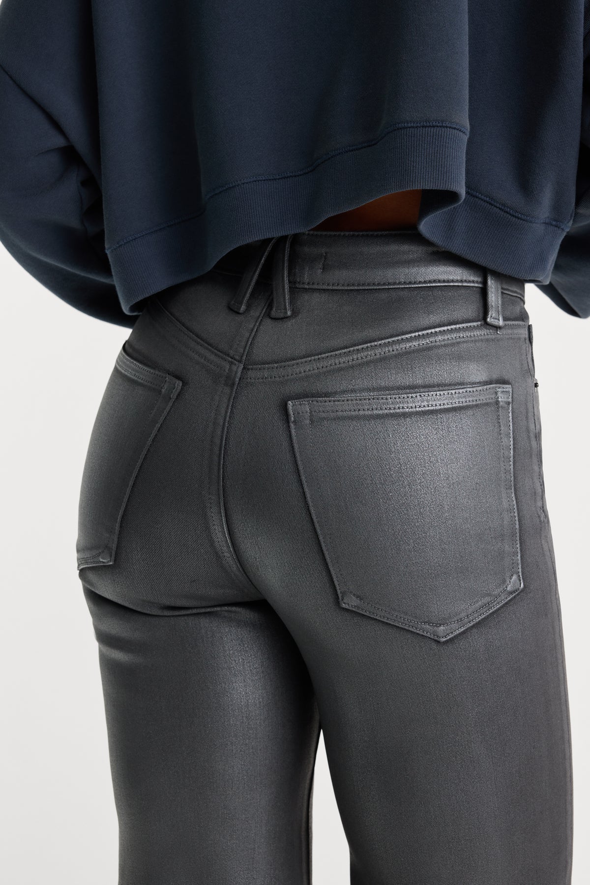 COATED GOOD TRUE STRAIGHT JEANS | RUNE-5 | GOOD AMERICAN | MODEL