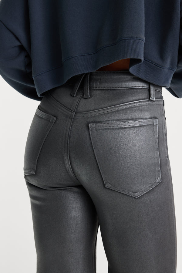 COATED GOOD TRUE STRAIGHT JEANS | RUNE-5 | GOOD AMERICAN | MODEL