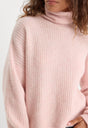 THE OVERSIZED TURTLENECK SWEATER | BLUSH-2 | GOOD AMERICAN | MODEL