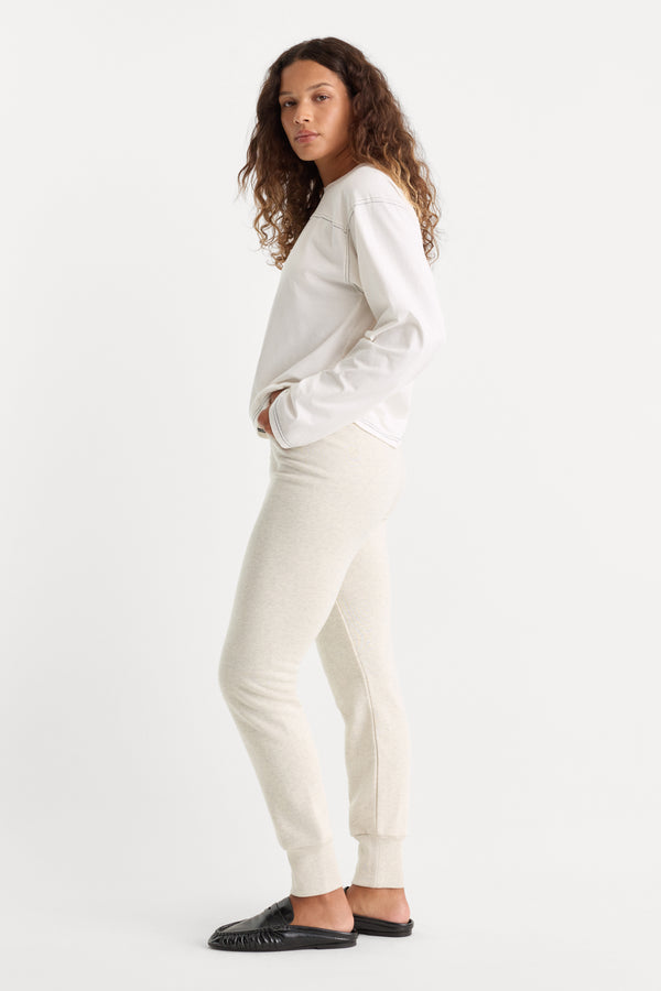 THE FRENCH TERRY BUTTON FRONT LEGGING | OATMEAL HEATHER-4 | GOOD AMERICAN | MODEL