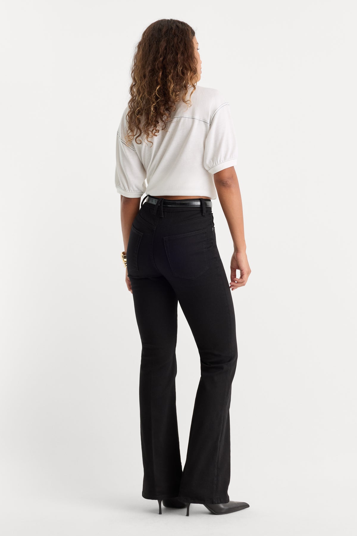 ALWAYS FITS GOOD CLASSIC BOOTCUT JEANS | BLACK001-5 | GOOD AMERICAN | MODEL