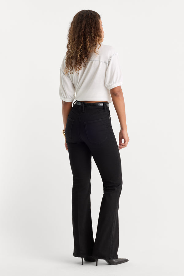 ALWAYS FITS GOOD PETITE BOOTCUT JEANS | BLACK001-5 | GOOD AMERICAN | MODEL