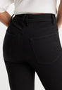 ALWAYS FITS GOOD CLASSIC BOOTCUT JEANS | BLACK001-6 | GOOD AMERICAN | MODEL