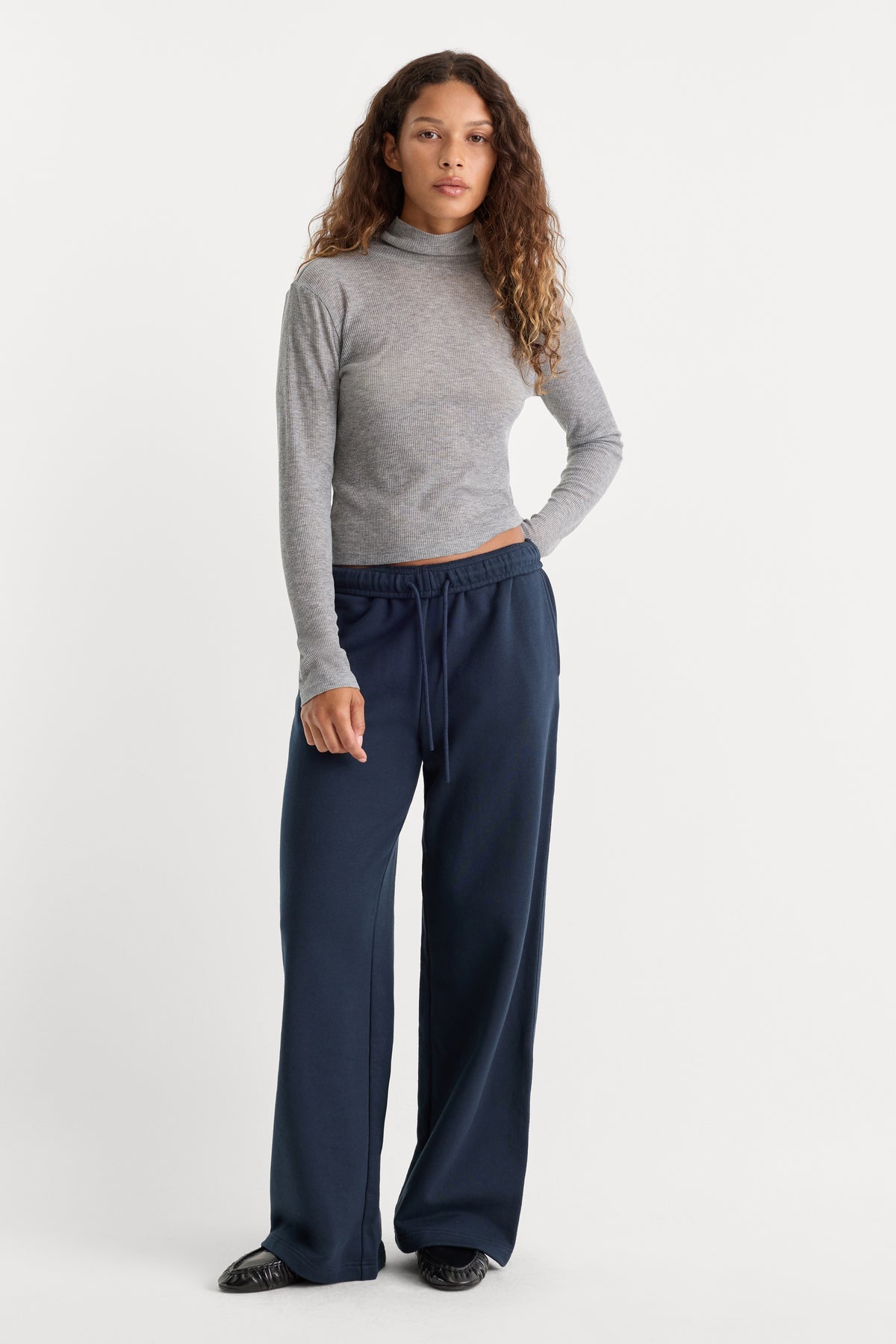 THE SHEER RIB TURTLENECK | GREY MELANGE-4 | GOOD AMERICAN | MODEL