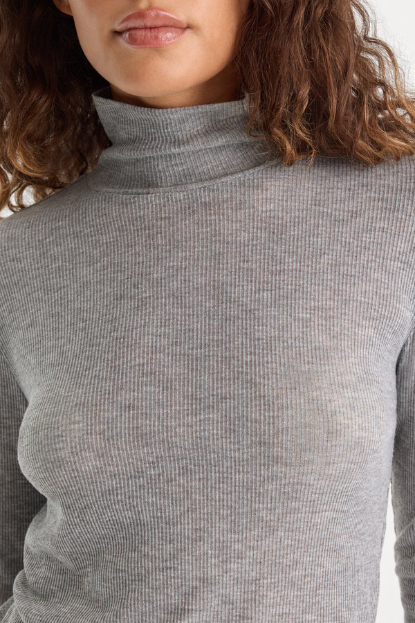 THE SHEER RIB TURTLENECK | GREY MELANGE-3 | GOOD AMERICAN | MODEL