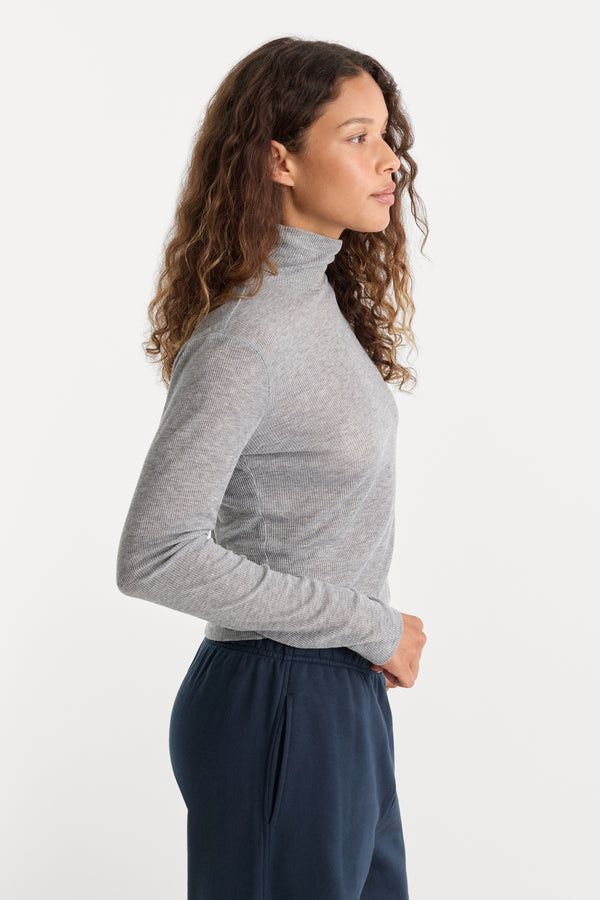 THE SHEER RIB TURTLENECK | GREY MELANGE-2 | GOOD AMERICAN | MODEL