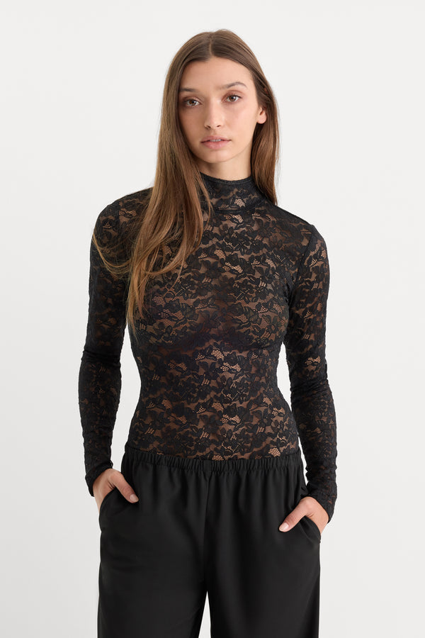 THE LACE TURTLENECK BODYSUIT | BLACK001-1 | GOOD AMERICAN | MODEL