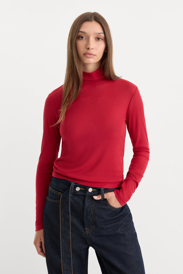 THE SHEER RIB TURTLENECK | CARMINE-1 | GOOD AMERICAN | MODEL