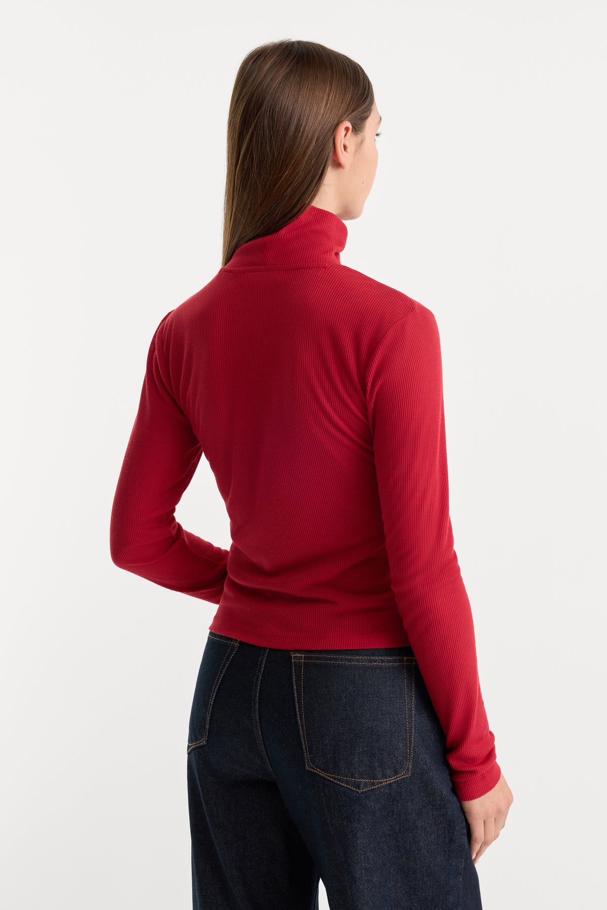 THE SHEER RIB TURTLENECK | CARMINE-6 | GOOD AMERICAN | MODEL