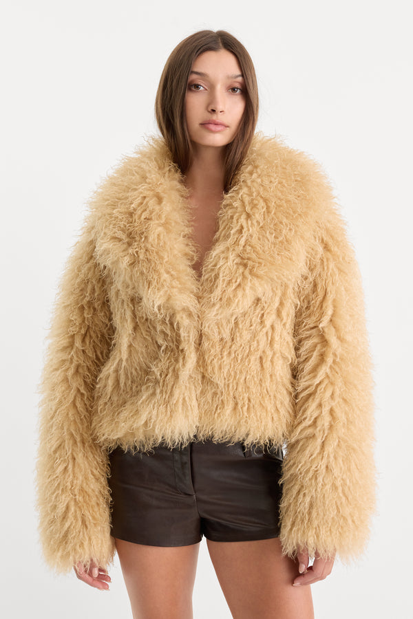 THE FAUX FUR COAT | SAND-2 | GOOD AMERICAN | MODEL