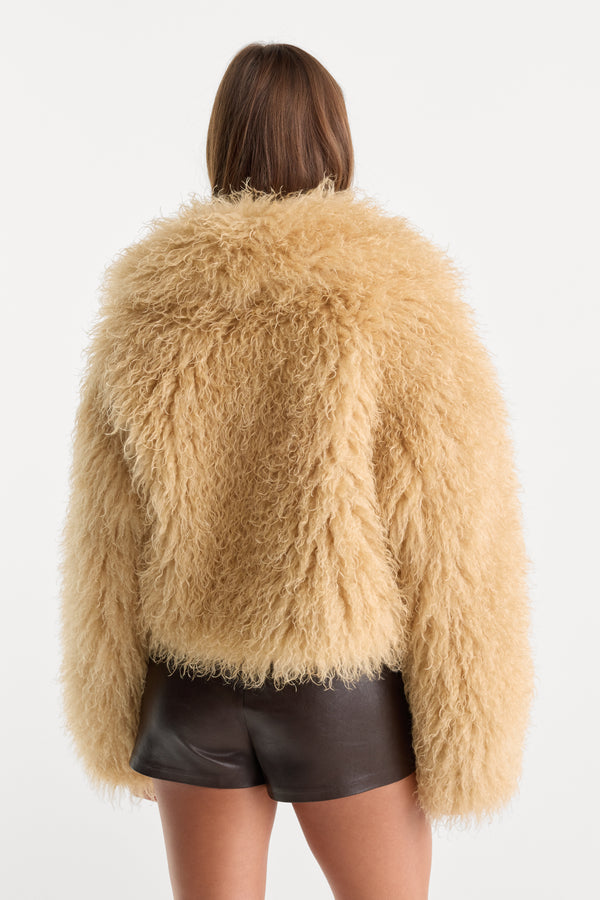 THE FAUX FUR COAT | SAND-5 | GOOD AMERICAN | MODEL