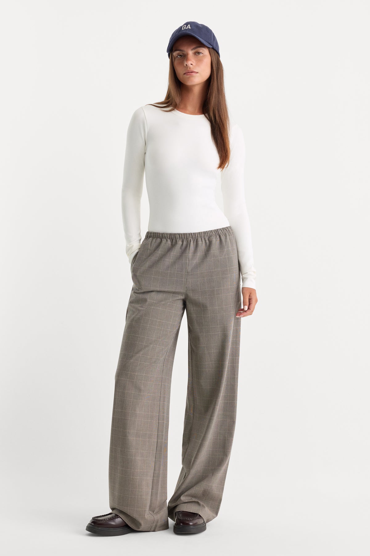 THE SCULPTING MODERN LONG SLEEVE BODYSUIT | WHITE-3 | GOOD AMERICAN | MODEL