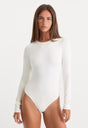 THE SCULPTING MODERN LONG SLEEVE BODYSUIT | WHITE-2 | GOOD AMERICAN | MODEL