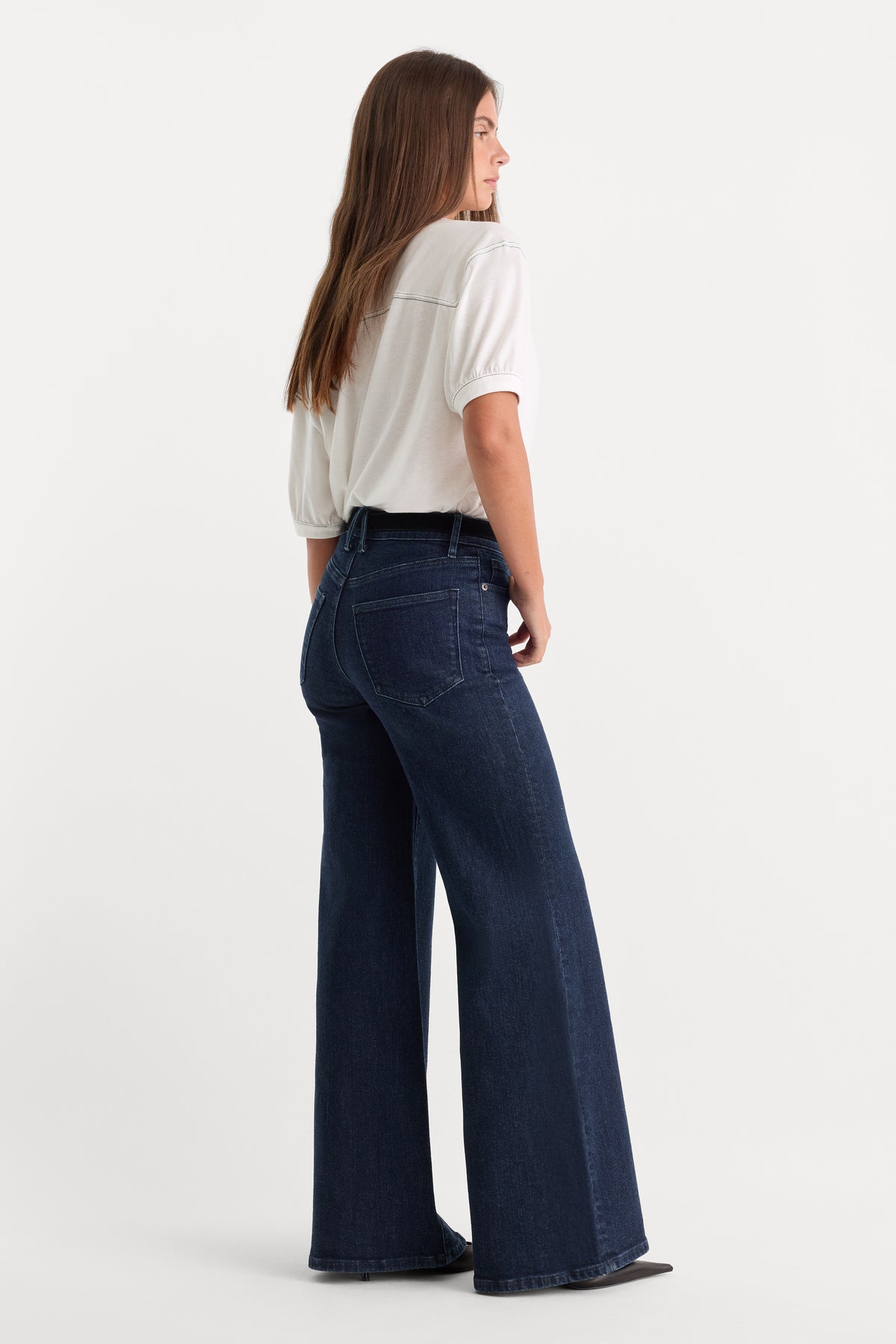 GOOD WAIST PALAZZO JEANS | INDIGO1153-5 | GOOD AMERICAN | MODEL