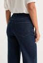 GOOD WAIST PALAZZO JEANS | INDIGO1153-6 | GOOD AMERICAN | MODEL