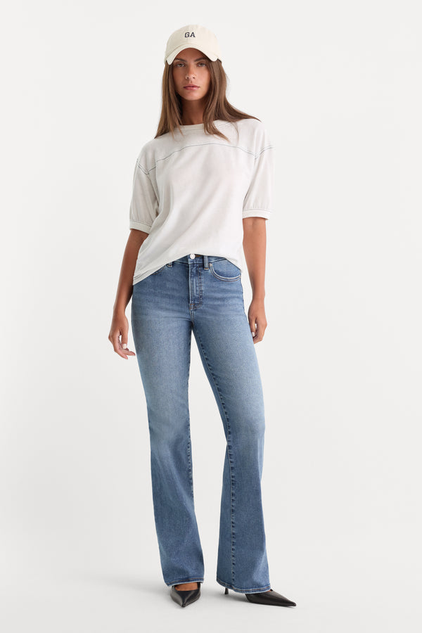 ALWAYS FITS GOOD CLASSIC BOOTCUT JEANS | INDIGO316-3 | GOOD AMERICAN | MODEL