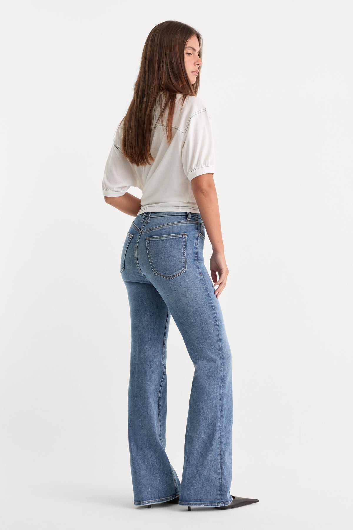 ALWAYS FITS GOOD CLASSIC BOOTCUT JEANS | INDIGO316-7 | GOOD AMERICAN | MODEL