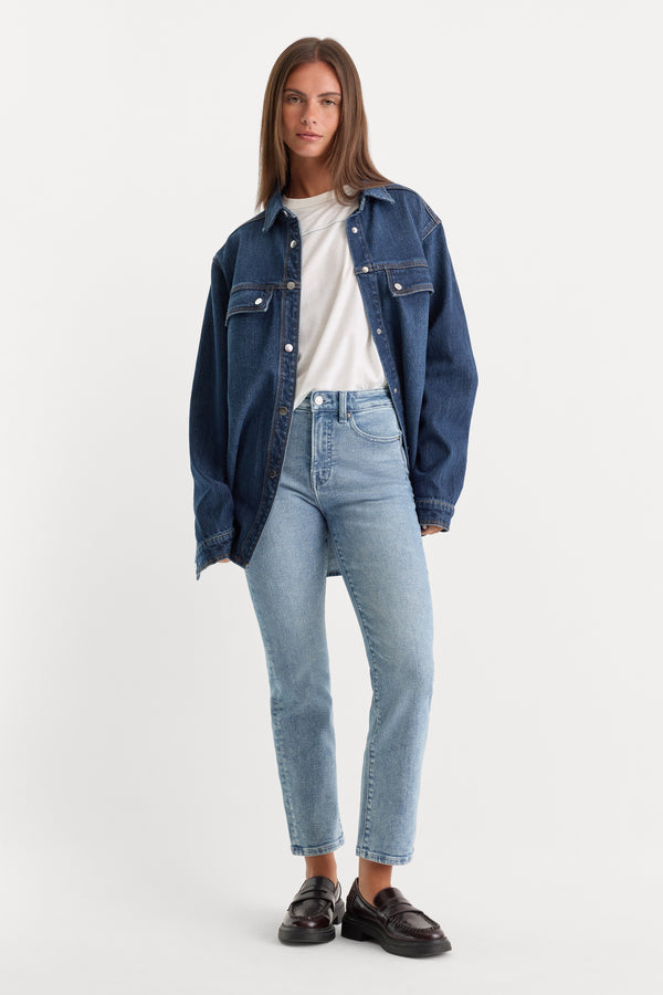 GOOD LEGS STRAIGHT JEANS | INDIGO1154-1 | GOOD AMERICAN | MODEL