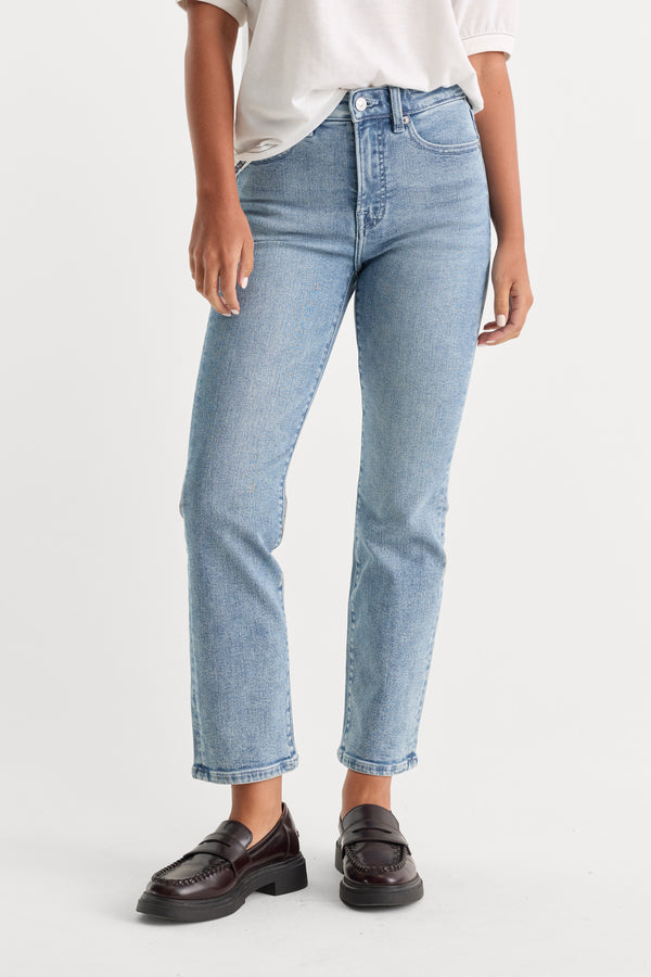 GOOD LEGS STRAIGHT JEANS | INDIGO1154-2 | GOOD AMERICAN | MODEL