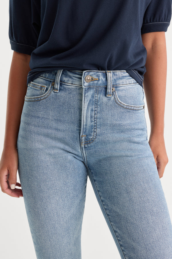 GOOD LEGS SKINNY JEANS | INDIGO1154-4 | GOOD AMERICAN | MODEL