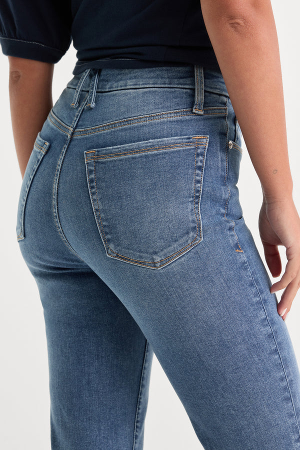 ALWAYS FITS GOOD LEGS STRAIGHT JEANS | INDIGO316-8 | GOOD AMERICAN | MODEL