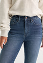 ALWAYS FITS GOOD LEGS STRAIGHT JEANS | INDIGO446-5 | GOOD AMERICAN | MODEL