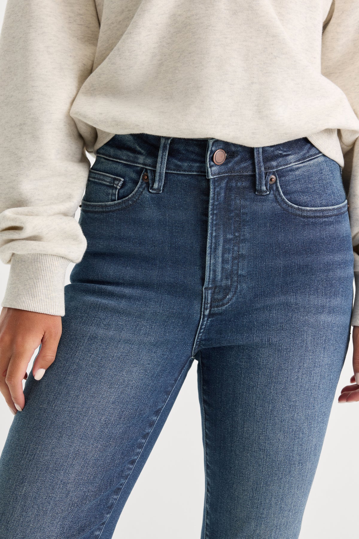ALWAYS FITS GOOD LEGS STRAIGHT JEANS | INDIGO446-5 | GOOD AMERICAN | MODEL