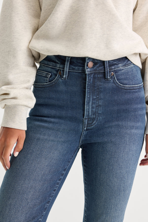 ALWAYS FITS GOOD LEGS STRAIGHT JEANS | INDIGO446-5 | GOOD AMERICAN | MODEL