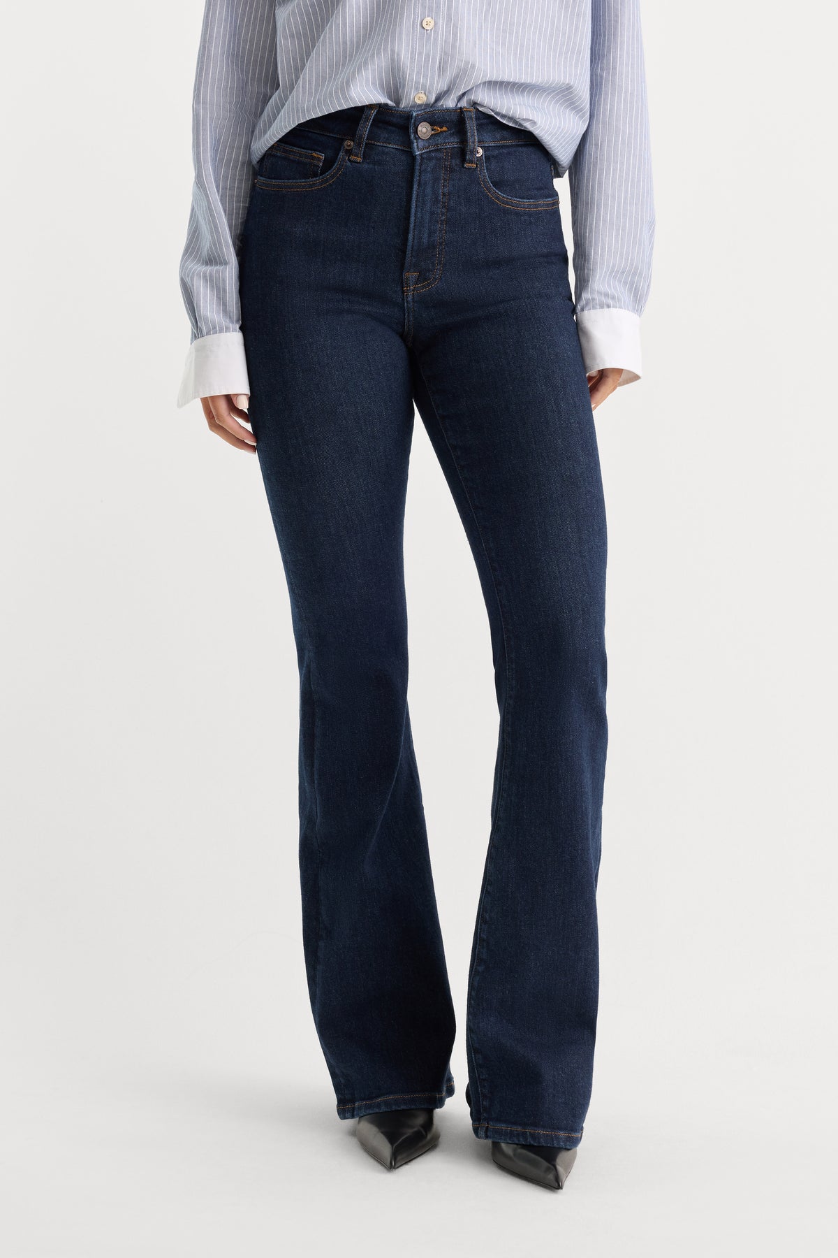 GOOD LEGS FLARE JEANS | INDIGO1153-2 | GOOD AMERICAN | MODEL