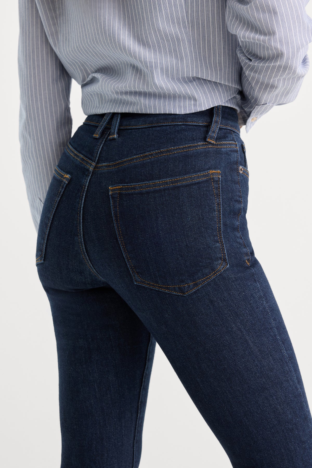 GOOD LEGS FLARE JEANS | INDIGO1153-5 | GOOD AMERICAN | MODEL