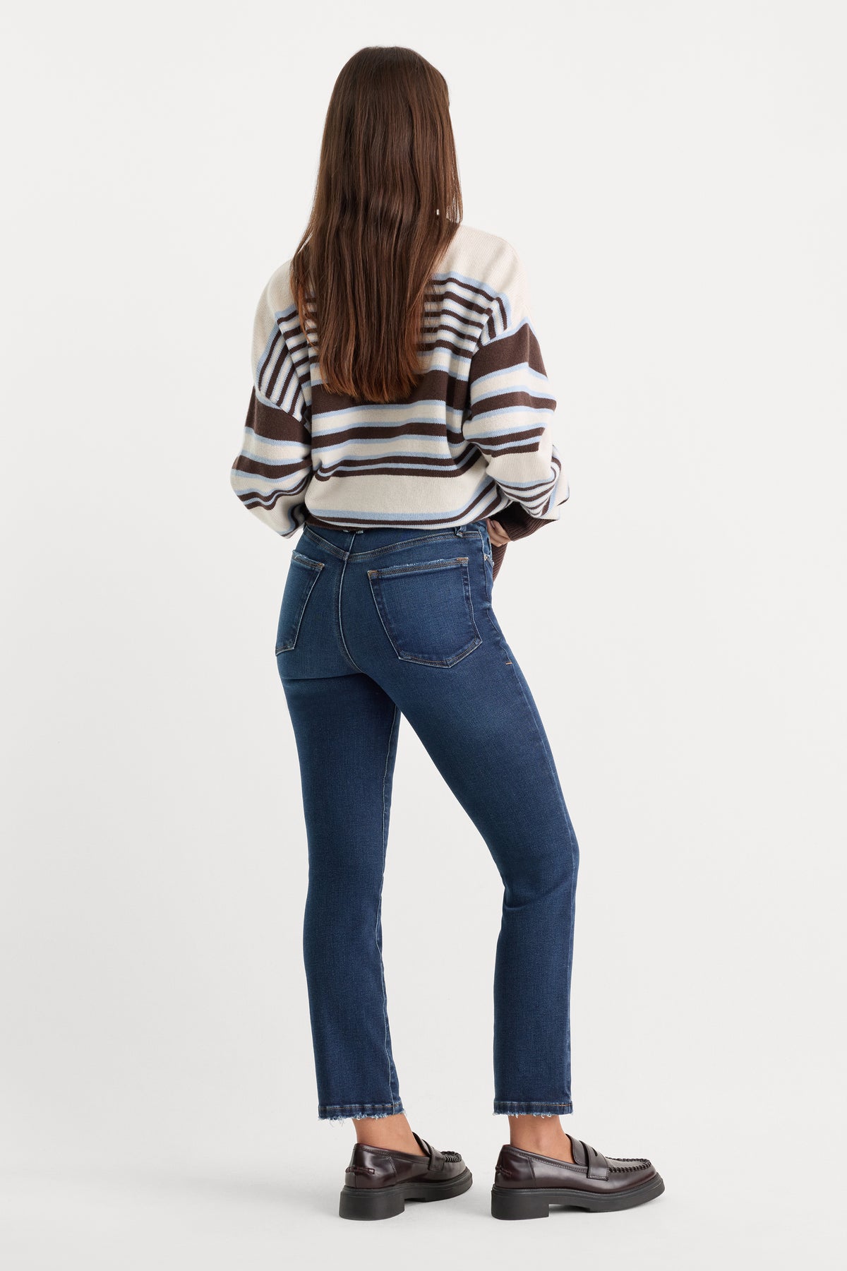 SOFT TECH GOOD LEGS STRAIGHT JEANS | INDIGO511-5 | GOOD AMERICAN | MODEL