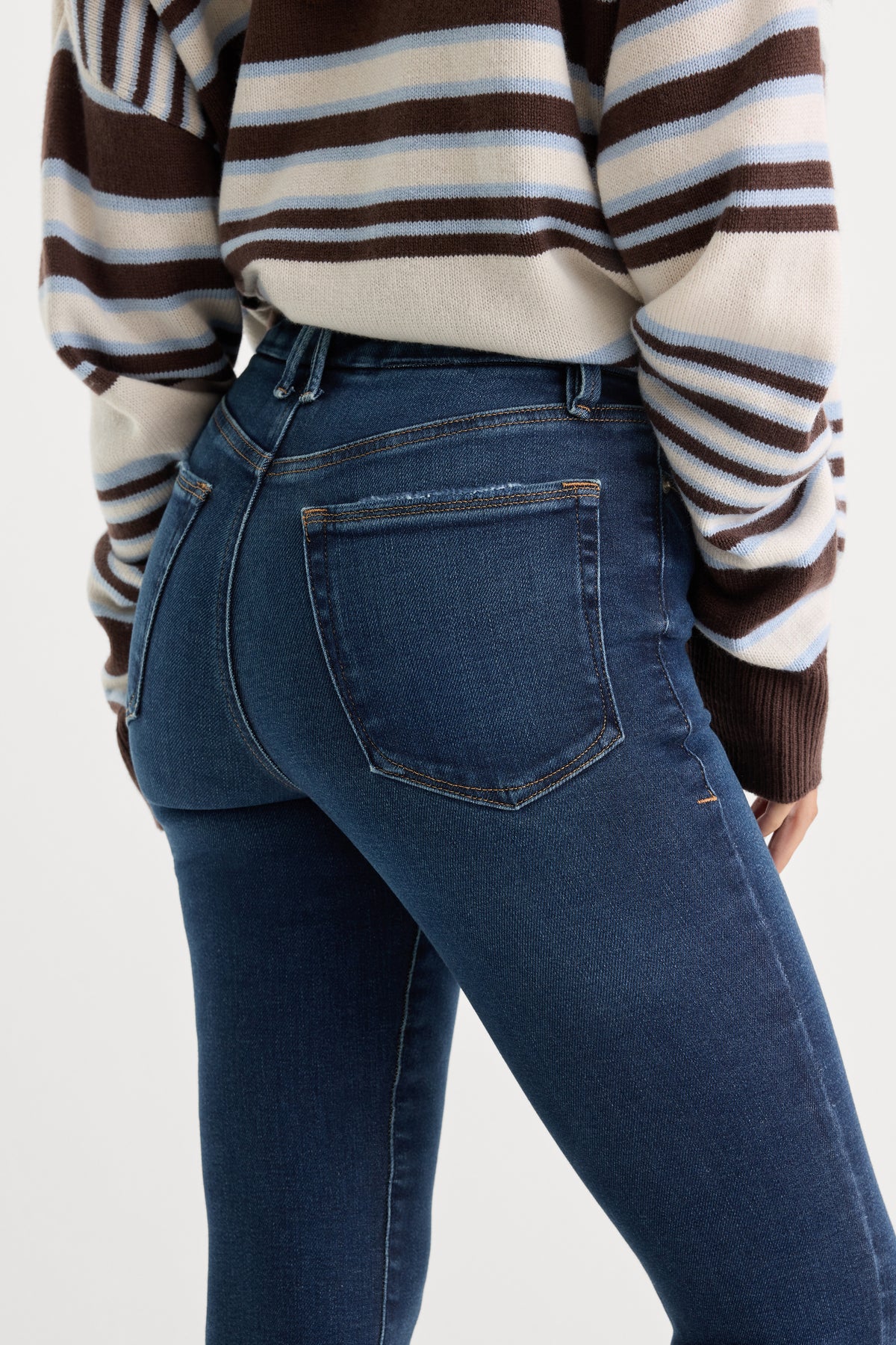 SOFT TECH GOOD LEGS STRAIGHT JEANS | INDIGO511-6 | GOOD AMERICAN | MODEL