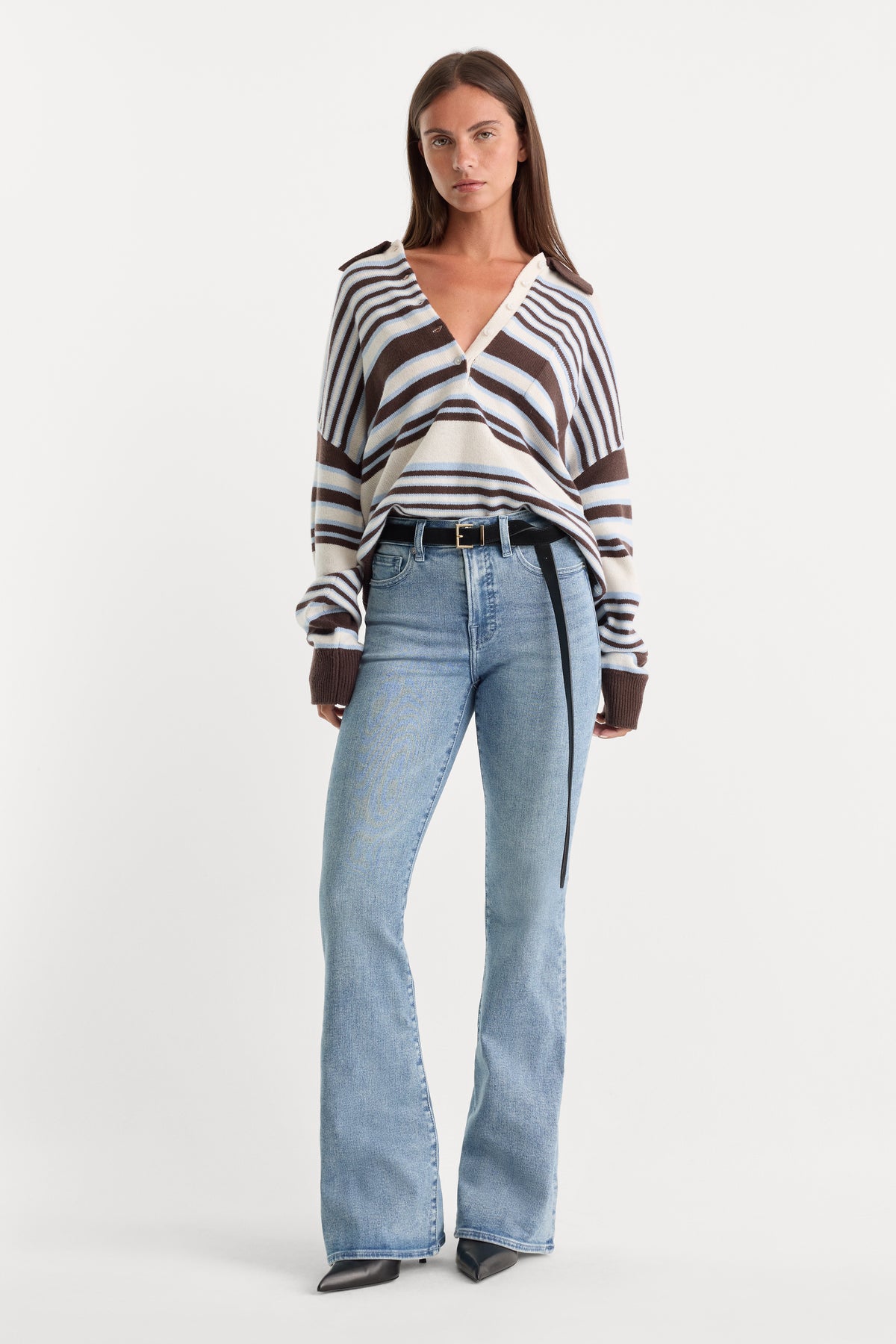 GOOD LEGS FLARE JEANS | INDIGO1154-1 | GOOD AMERICAN | MODEL