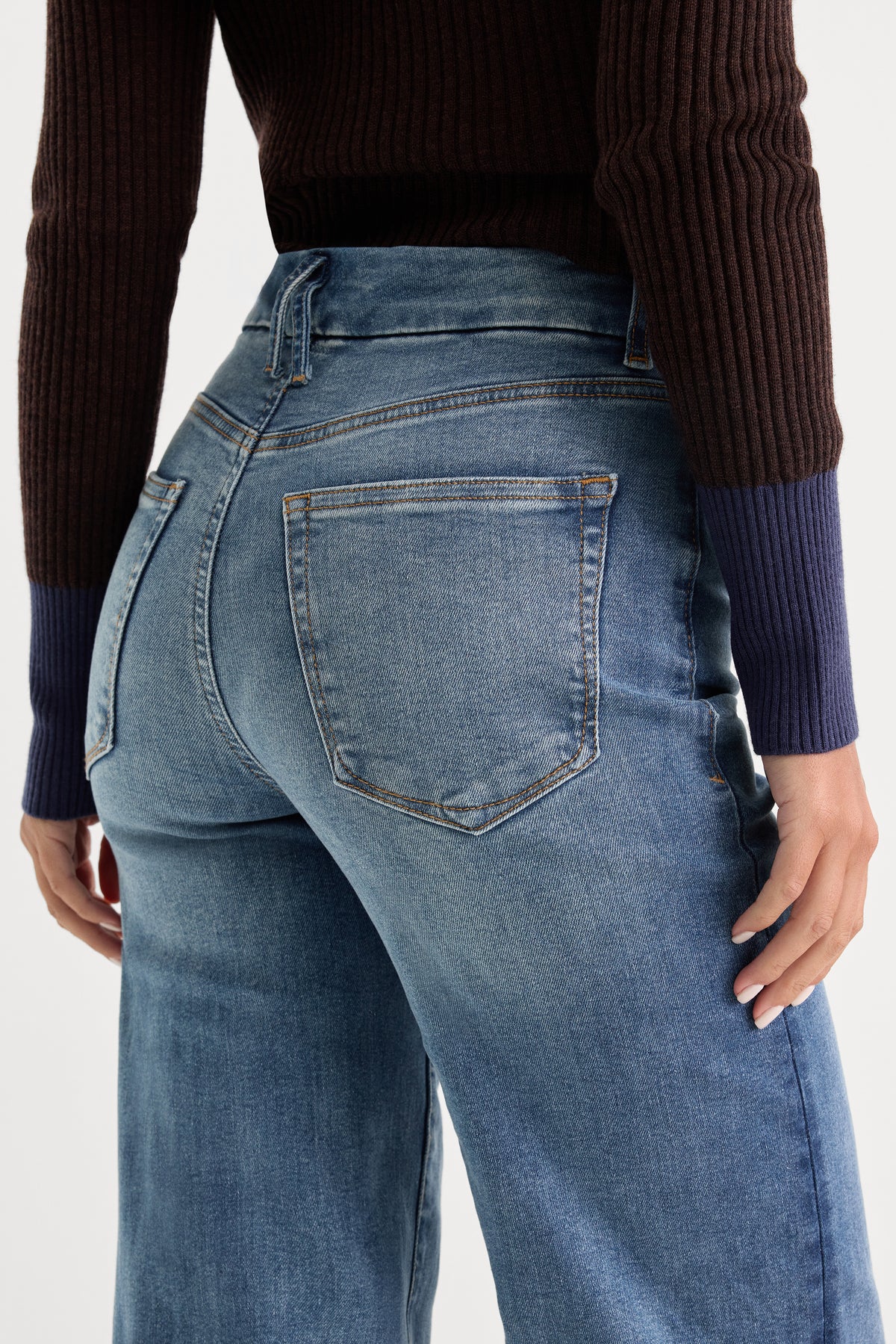 ALWAYS FITS SLIM PALAZZO JEANS | TAWNY-7 | GOOD AMERICAN | MODEL