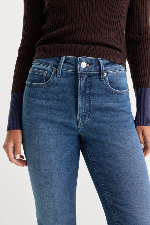 SOFT TECH GOOD LEGS STRAIGHT JEANS | INDIGO818-4 | GOOD AMERICAN | MODEL