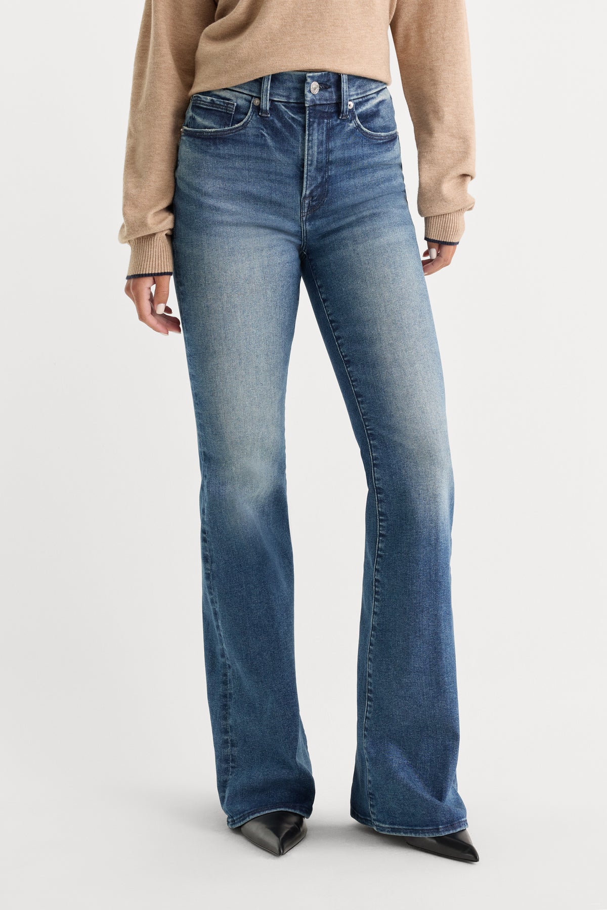 ALWAYS FITS GOOD LEGS FLARE JEANS | INDIGO1071-4 | GOOD AMERICAN | MODEL