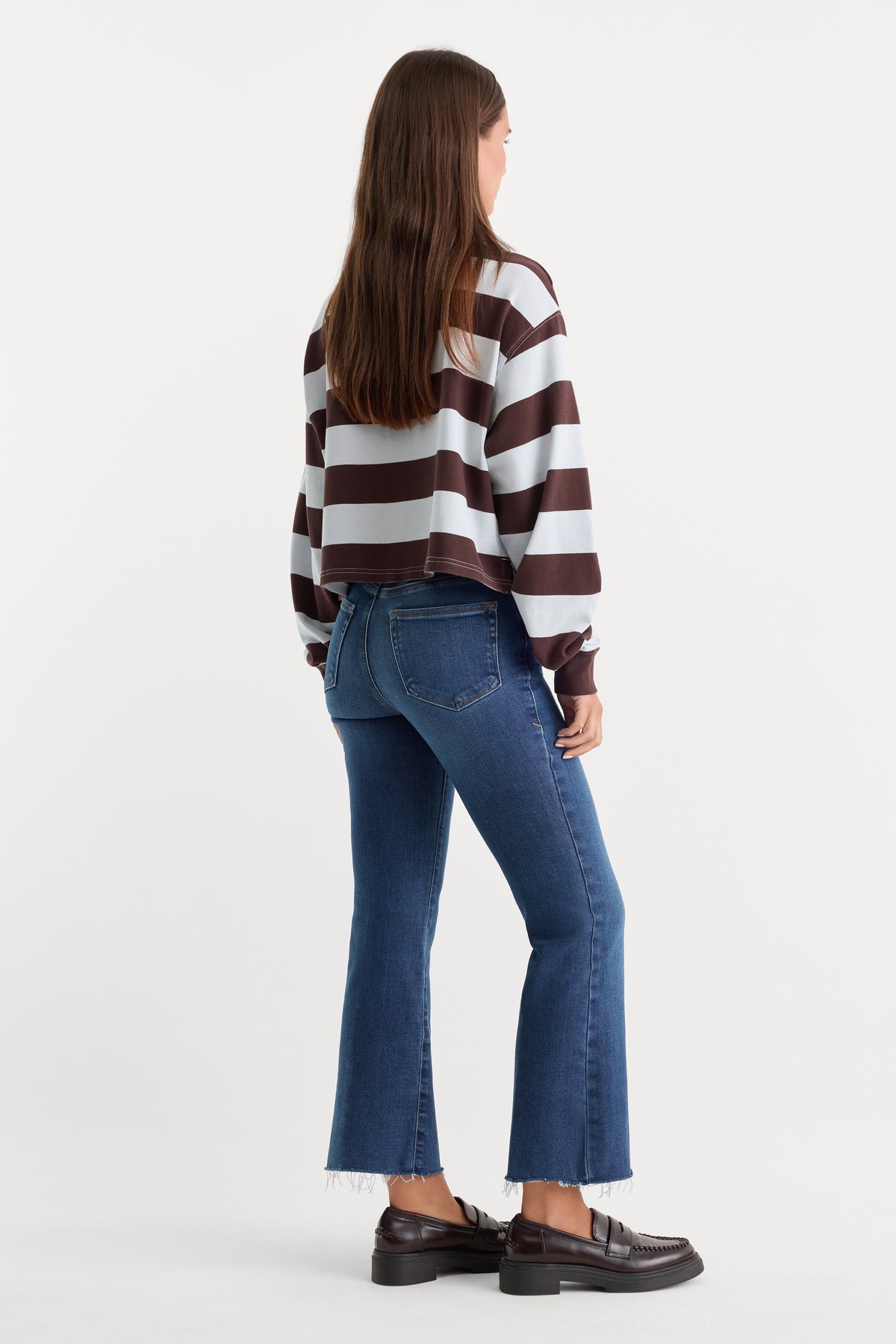 SOFT TECH GOOD LEGS CROPPED MINI BOOT JEANS|INDIGO818-6 | GOOD AMERICAN | MODEL