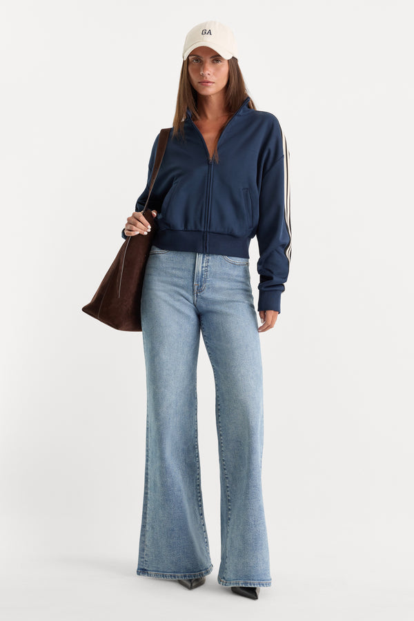 GOOD WAIST PALAZZO JEANS | INDIGO1154-1 | GOOD AMERICAN | MODEL