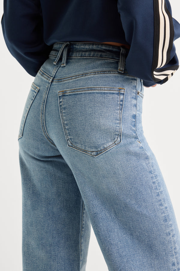 GOOD WAIST PALAZZO JEANS | INDIGO1154-6 | GOOD AMERICAN | MODEL