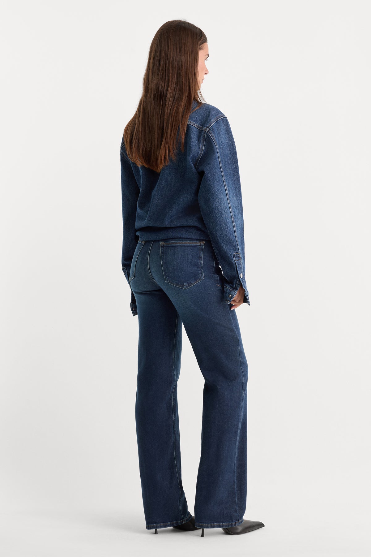 SOFT TECH GOOD TRUE STRAIGHT JEANS|INDIGO572-6 | GOOD AMERICAN | MODEL