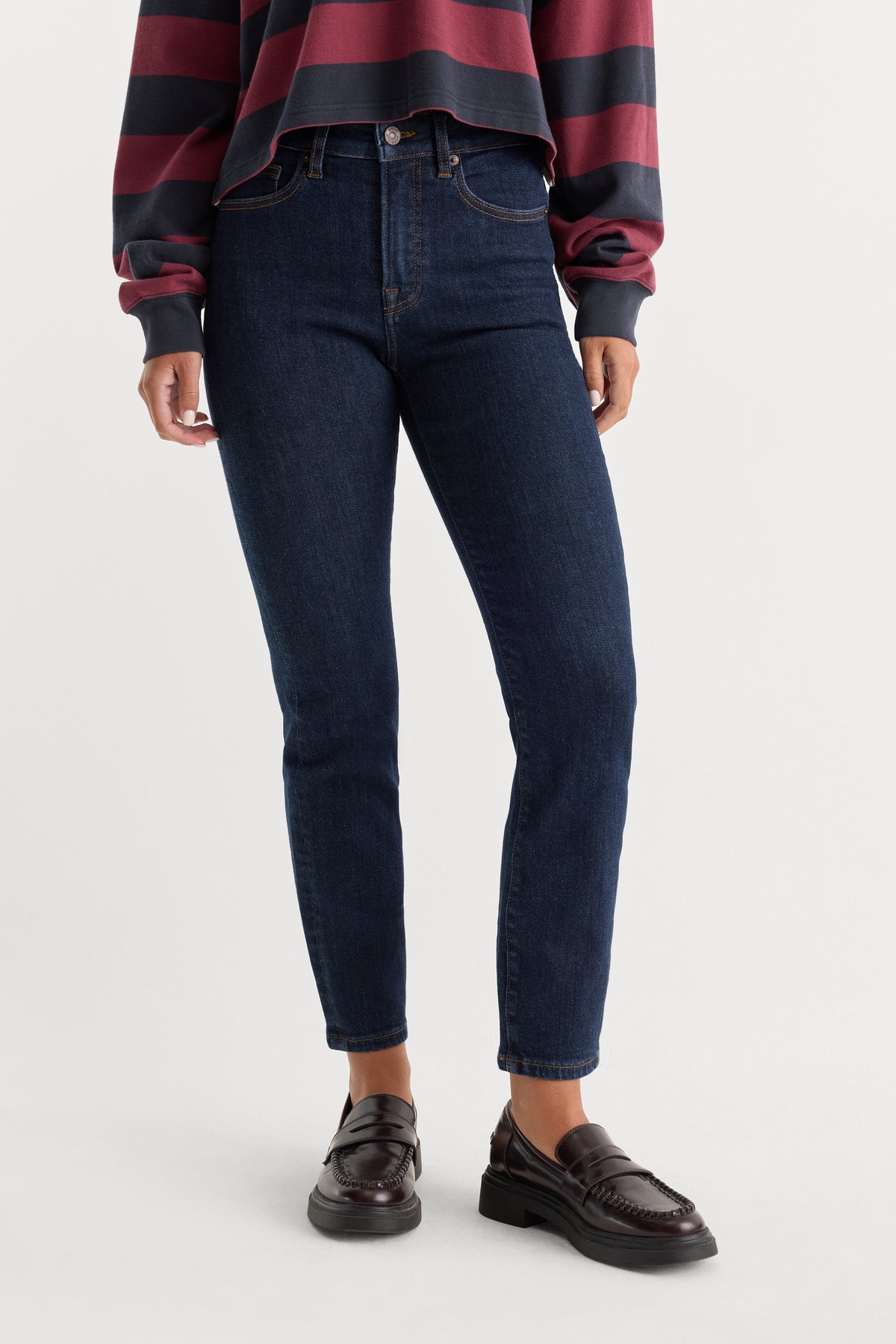 GOOD LEGS STRAIGHT JEANS | INDIGO1153-2 | GOOD AMERICAN | MODEL