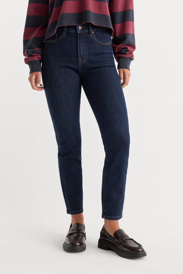 GOOD LEGS STRAIGHT JEANS | INDIGO1153-2 | GOOD AMERICAN | MODEL