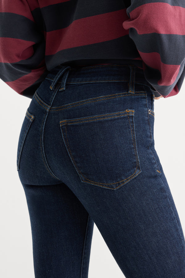 GOOD LEGS STRAIGHT JEANS | INDIGO1153-6 | GOOD AMERICAN | MODEL