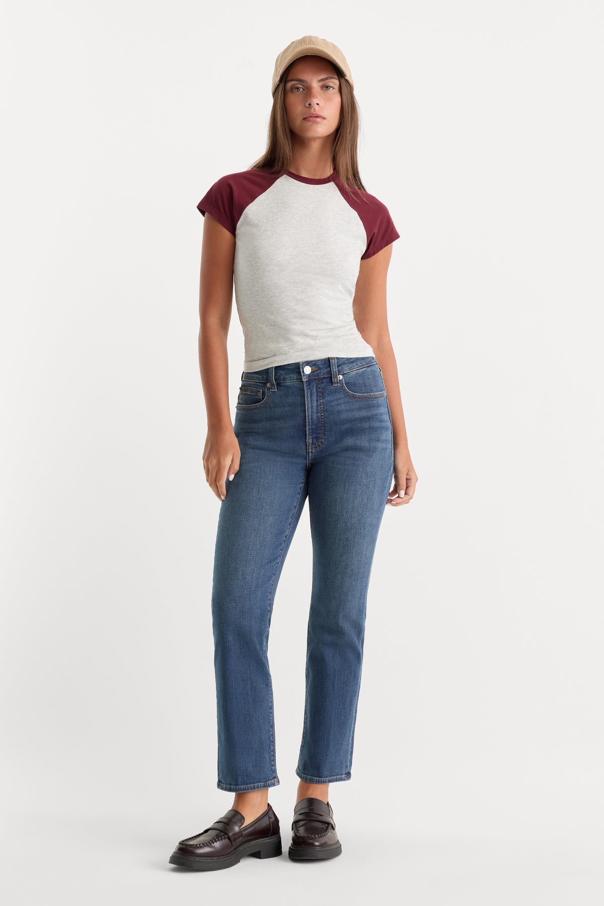 GOOD PETITE STRAIGHT JEANS | BLUE004-2 | GOOD AMERICAN | MODEL