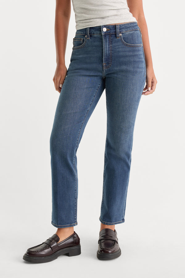 GOOD LEGS STRAIGHT JEANS | BLUE004-2 | GOOD AMERICAN | MODEL