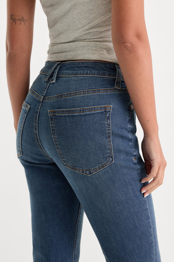 GOOD LEGS STRAIGHT JEANS LONG | BLUE004-6 | GOOD AMERICAN | MODEL
