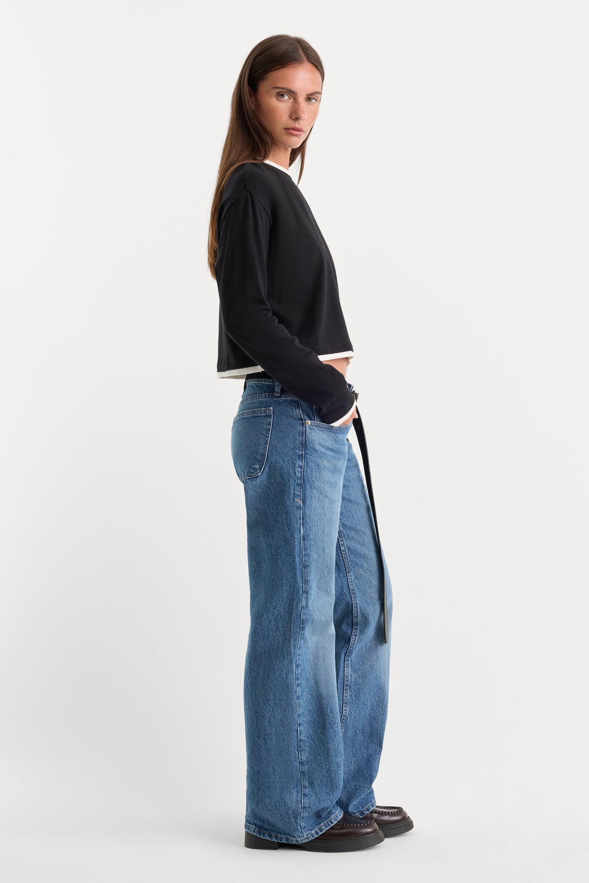 VINTAGE LOW LOOSE JEANS | INDIGO1224-3 | GOOD AMERICAN | MODEL