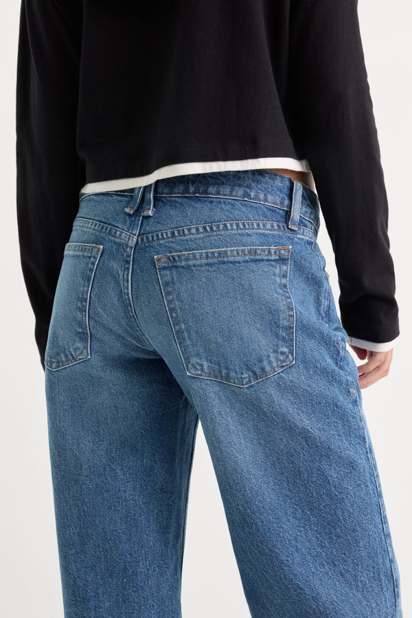 VINTAGE LOW LOOSE JEANS | INDIGO1224-6 | GOOD AMERICAN | MODEL